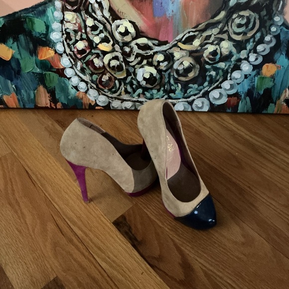 Aldo Tan and Black Heels - Picture 3 of 4